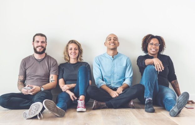 حالا به اسنشال سلام کنیم.