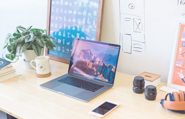 سلام به جهان ، این اسنشال است.